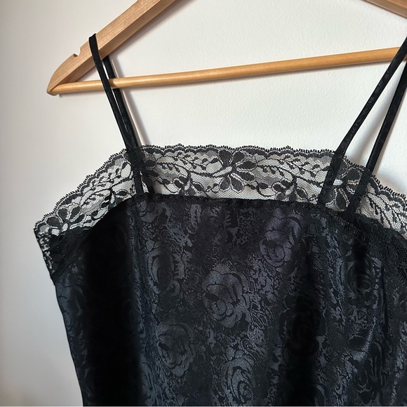 ✨#vintage embossed satin tank - Picture 9 of 13